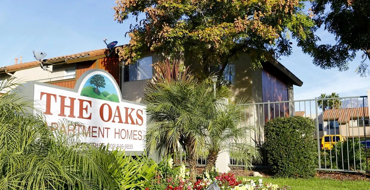 The Oaks — Photo 1