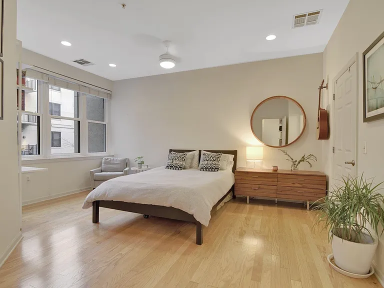 1300 Grand St #417 — Photo 14