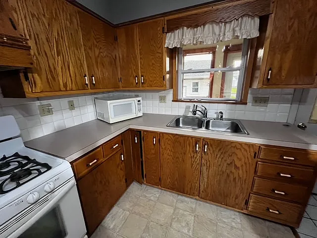 708 Rawson Ave — Photo 11