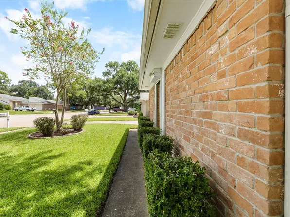 16410 Hickory Knoll Dr, Houston, TX 77059