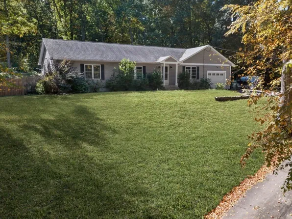 100 Sprague St, Northbridge, MA 01534