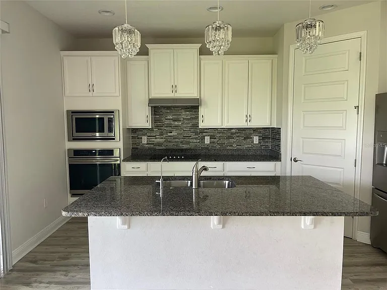 10194 Atwater Bay Dr — Photo 2