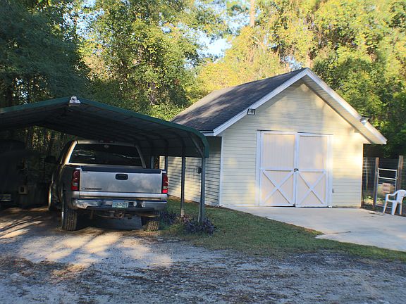 detached workshop & carport