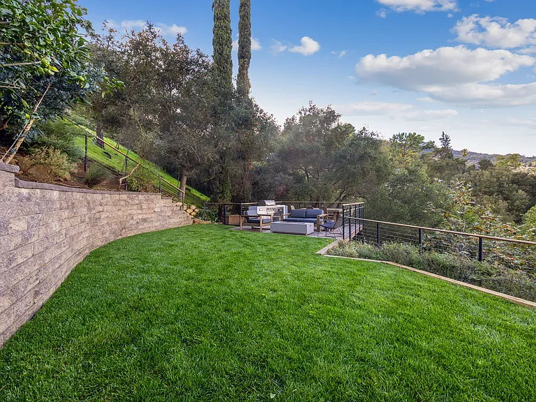 19901 Grand View Dr — Photo 49