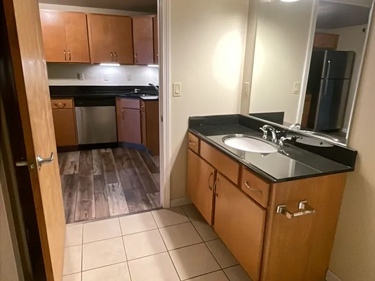 Victoria Riverside Townhouse Lofts — Photo 61