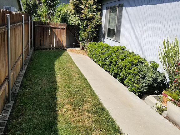 3rd image of 3223 Fairesta St