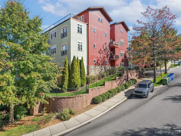 400 N Skyloft Dr #203, Asheville, NC 28801