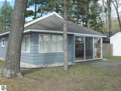 10729 N Shore Dr, Lake, MI, 48632