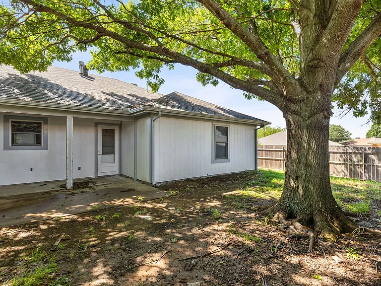 1502 Sharron Ct — Photo 39