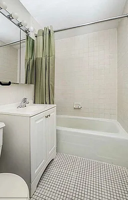 Rented by REAL New York | media 19