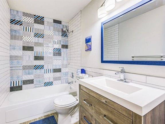 guest bathroom in second floor