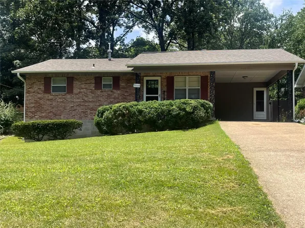 2015 Woodland Dr, Poplar Bluff, MO 63901