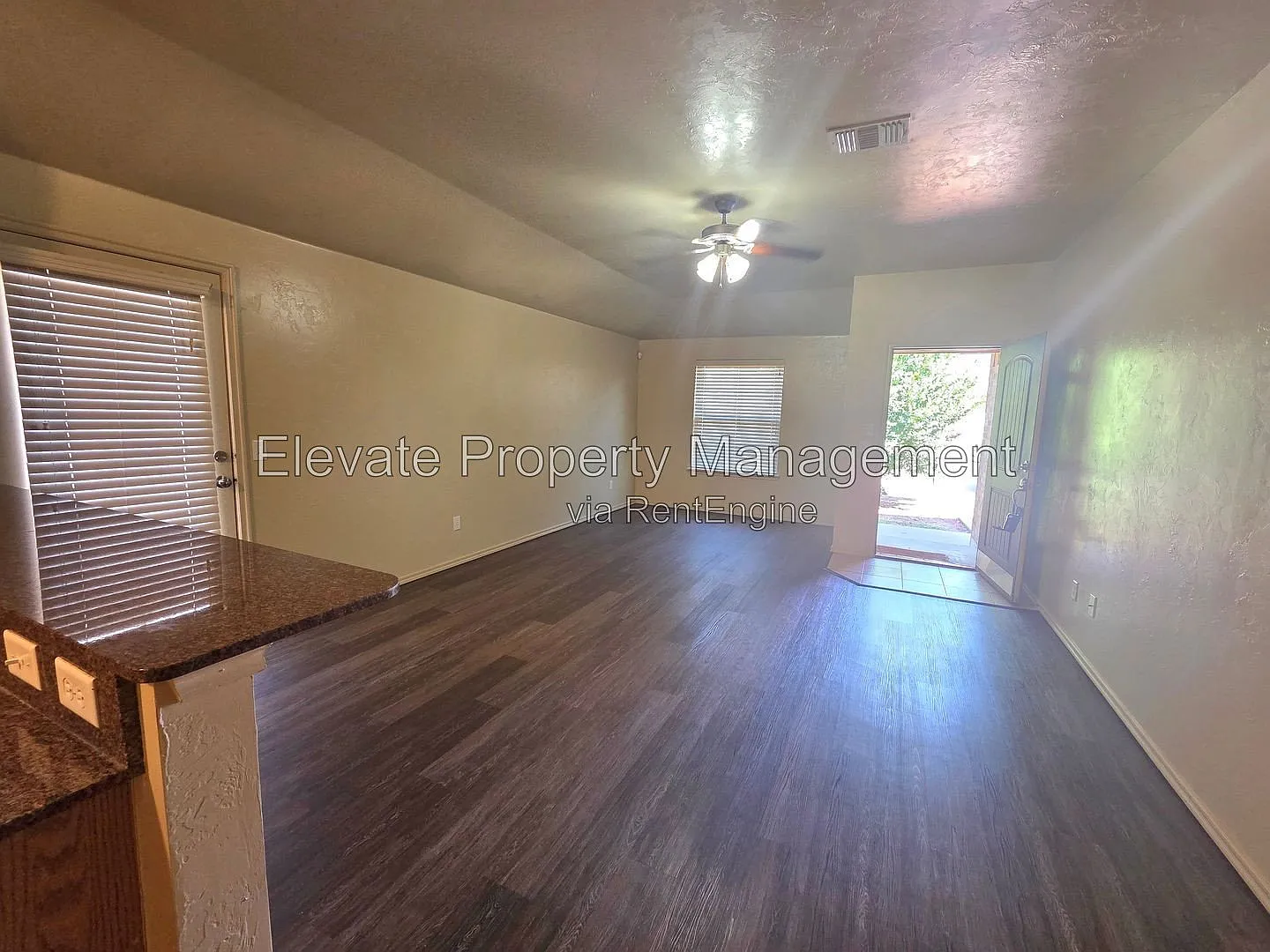 3 bed, 2.0 bath, 1296 sqft, $1,395 — Photo 3
