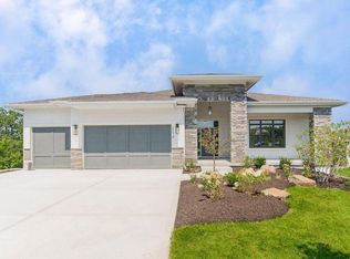 27516 W 100th Ter, Olathe, KS 66061