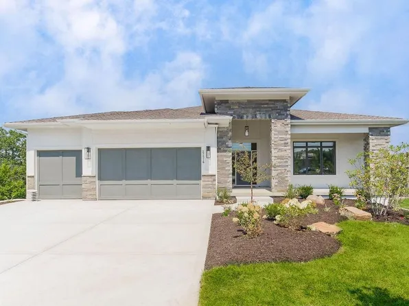 27516 W 100th Ter, Olathe, KS 66061