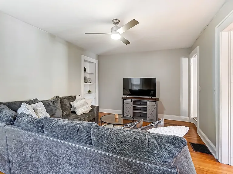 216 Brown St #216 — Photo 11