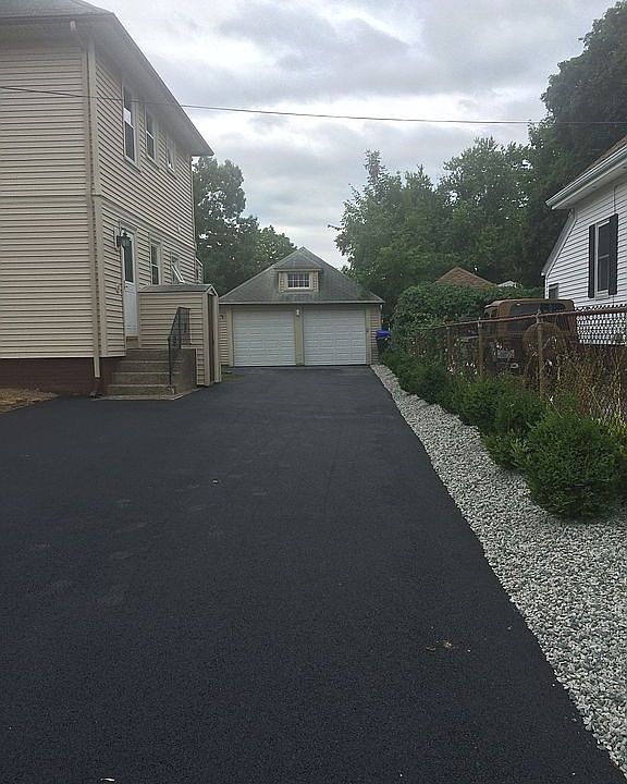 2nd image of 78 Bishop Ave