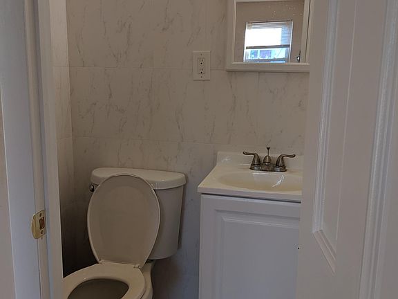 2nd image of 138 28th Ave APT 3