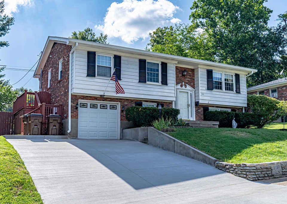 1st image of 302 Westwood Dr