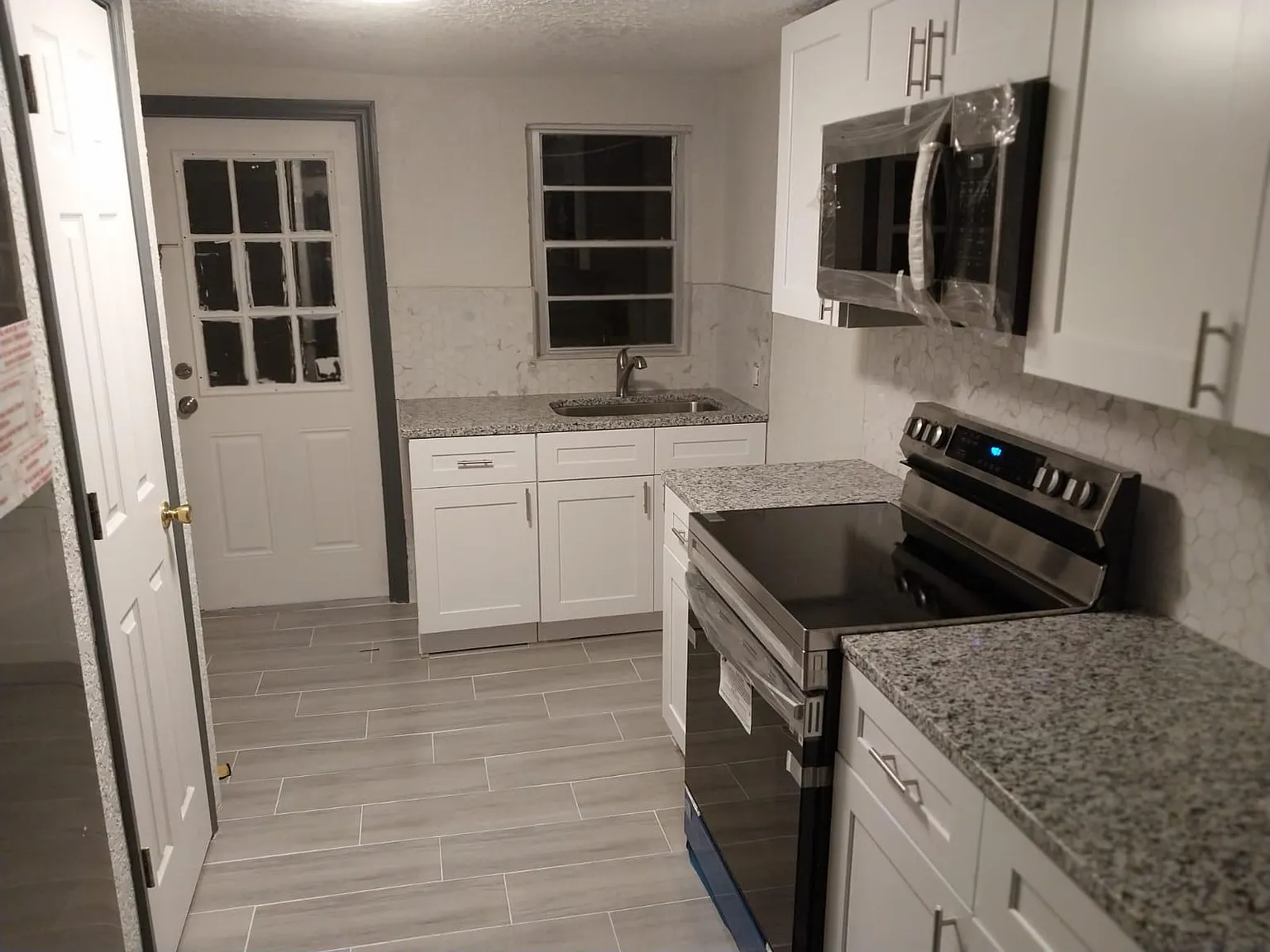 2 bed, 800 sqft, $1,800 — Photo 1