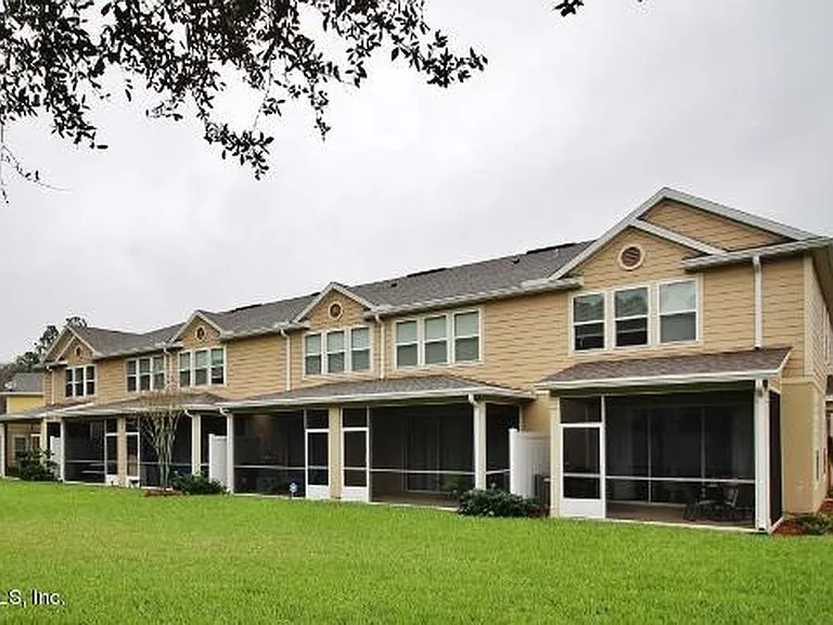 6803 Roundleaf Dr — Photo 12