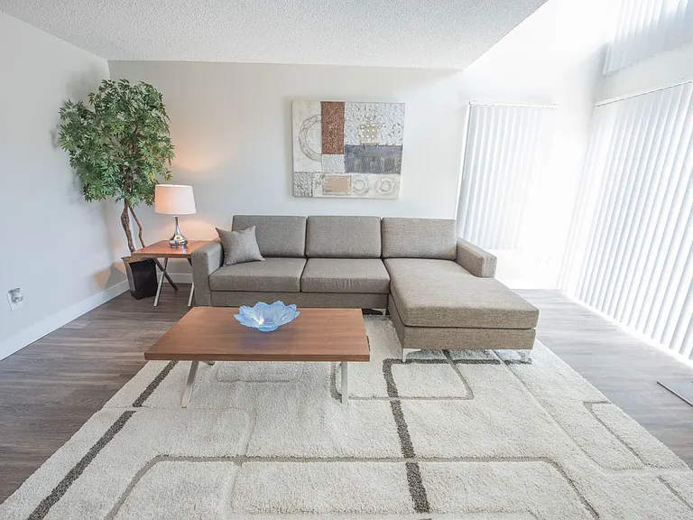 South Hills Apartments — Photo 7