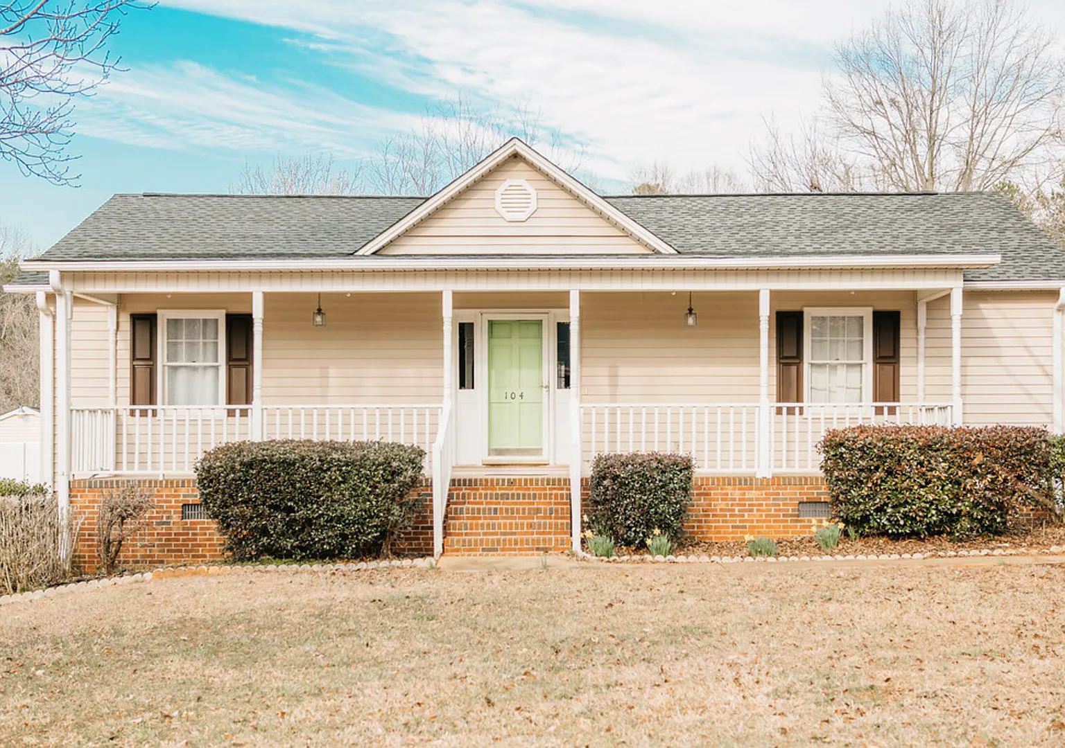 Full House with Dedicated Office Space in Greer — Photo 2