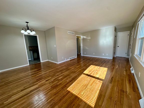 4th image of 332 S Missouri St