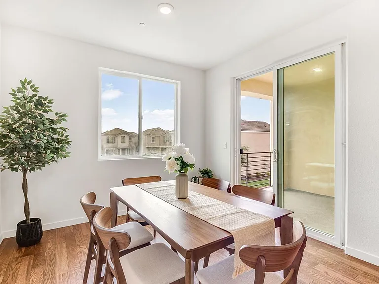 10946 International Dr — Photo 14