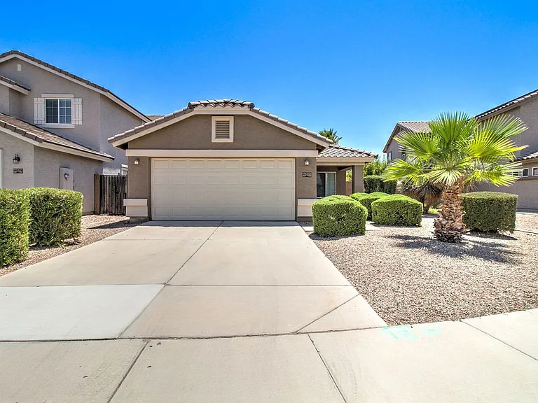41375 W Cahill Dr — Photo 2