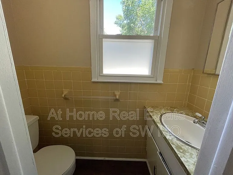 331 E Wayland St — Photo 6