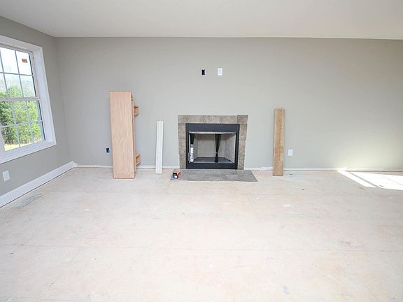 5th image of 134 Robin Dr