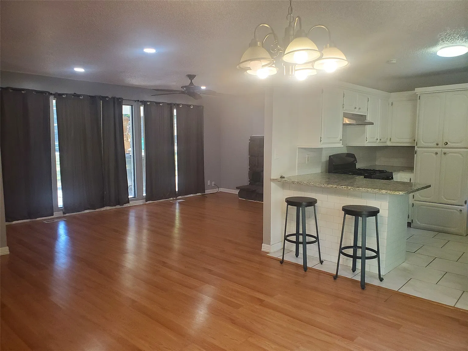 3 bed, 2.0 bath, 1459 sqft, $1,500 — Photo 2