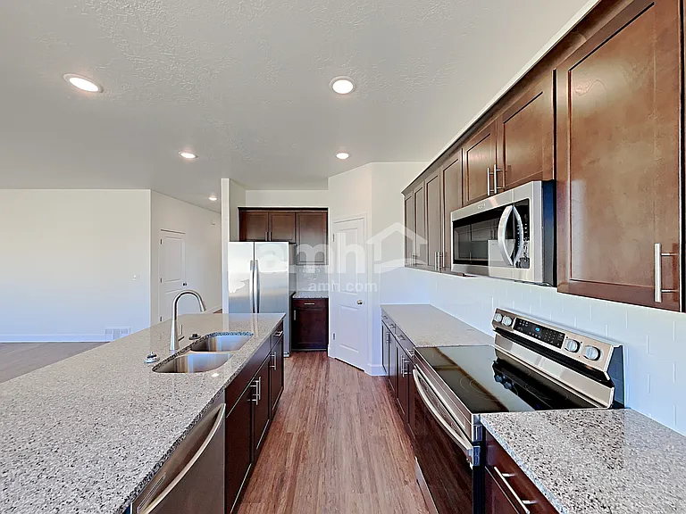 291 N Gibbons Ln — Photo 3