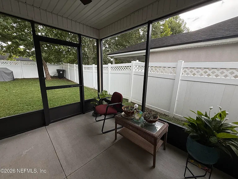 686 Glendale Ln — Photo 29