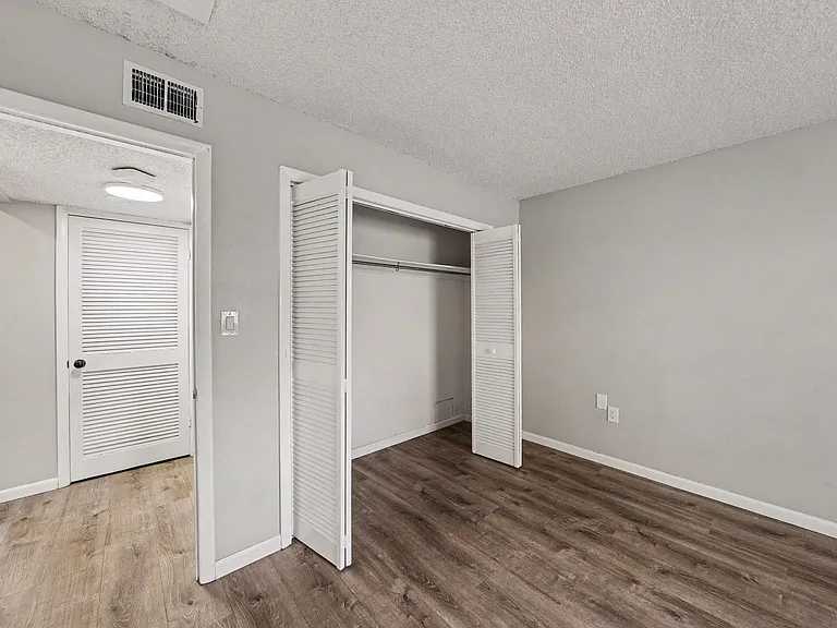 9208 N Connechusett Rd #D — Photo 19