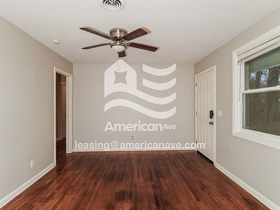 851890_004_wm_-_living_room_13606320.jpg