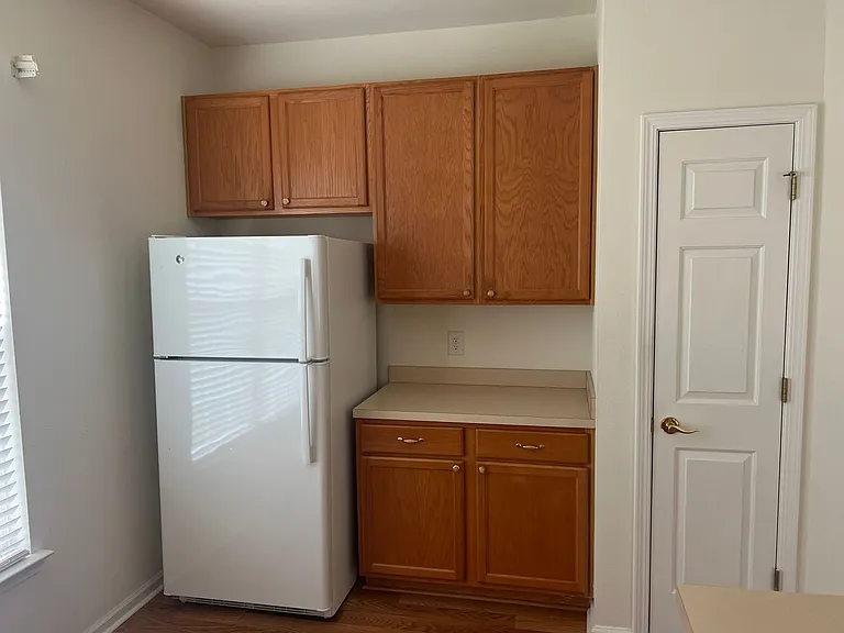 281 Connemara Dr #E — Photo 19