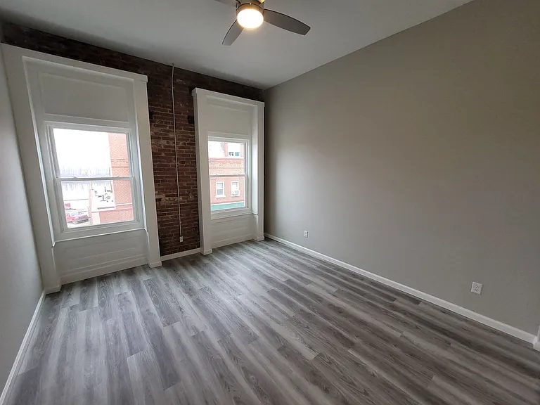 116 W Main St — Photo 7