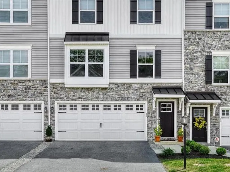 15 Woods Dr — Photo 1