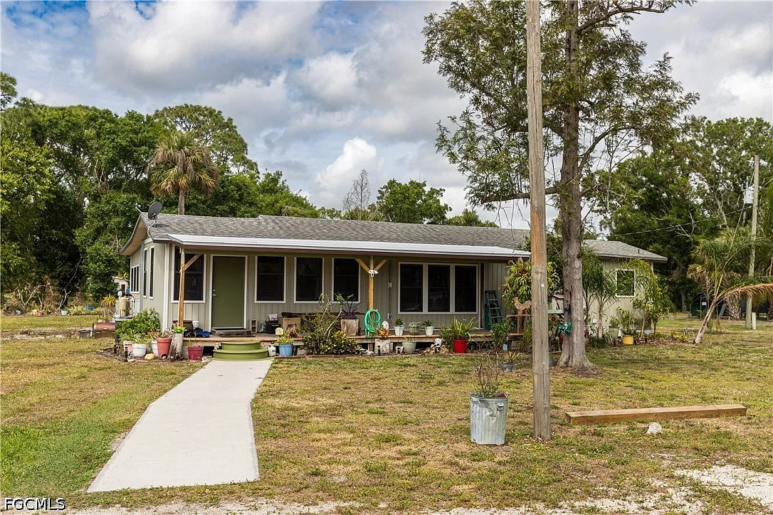 3 bed, 2.0 bath, 1960 sqft, $2,000 — Photo 1