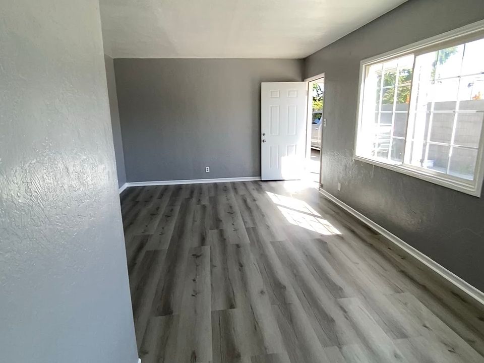 1st image of 948 Medford Ave #948