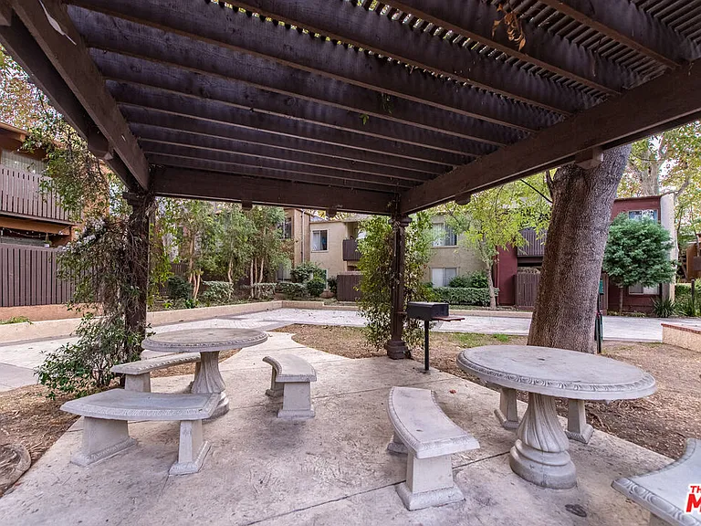 18350 Hatteras St #202 — Photo 10