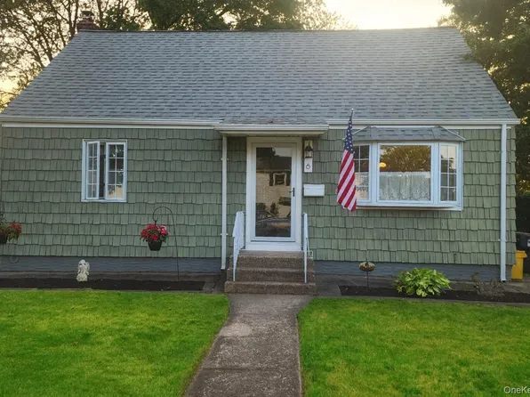 6 Ford Drive W, Massapequa, NY 11758