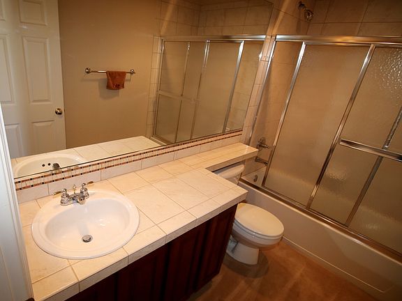 Main bath 2nd floor with full tub