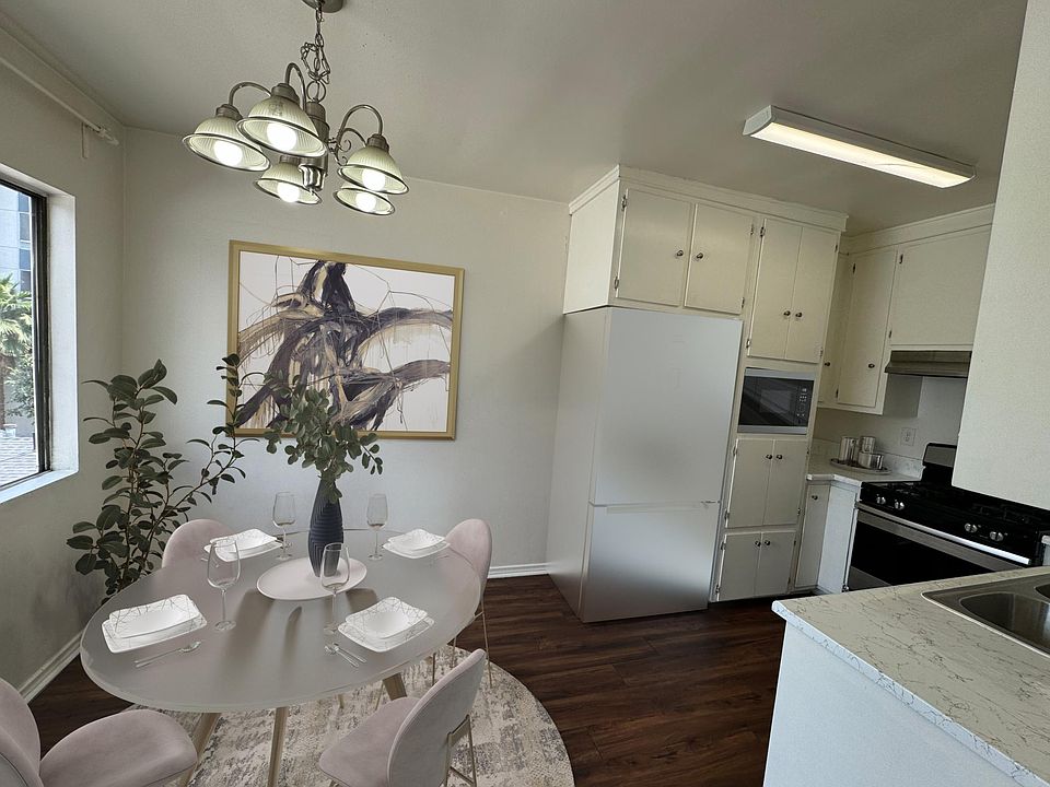 kitchen and breakfast room