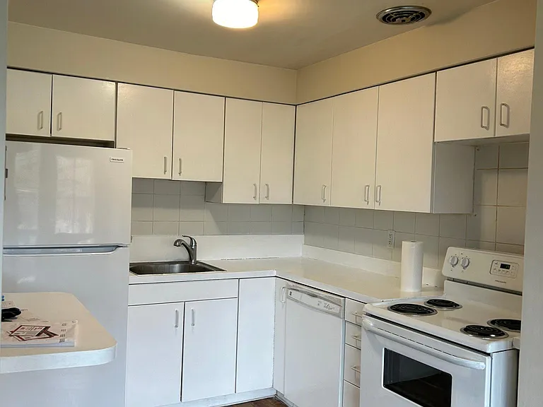 1010 Sanlin Dr — Photo 4
