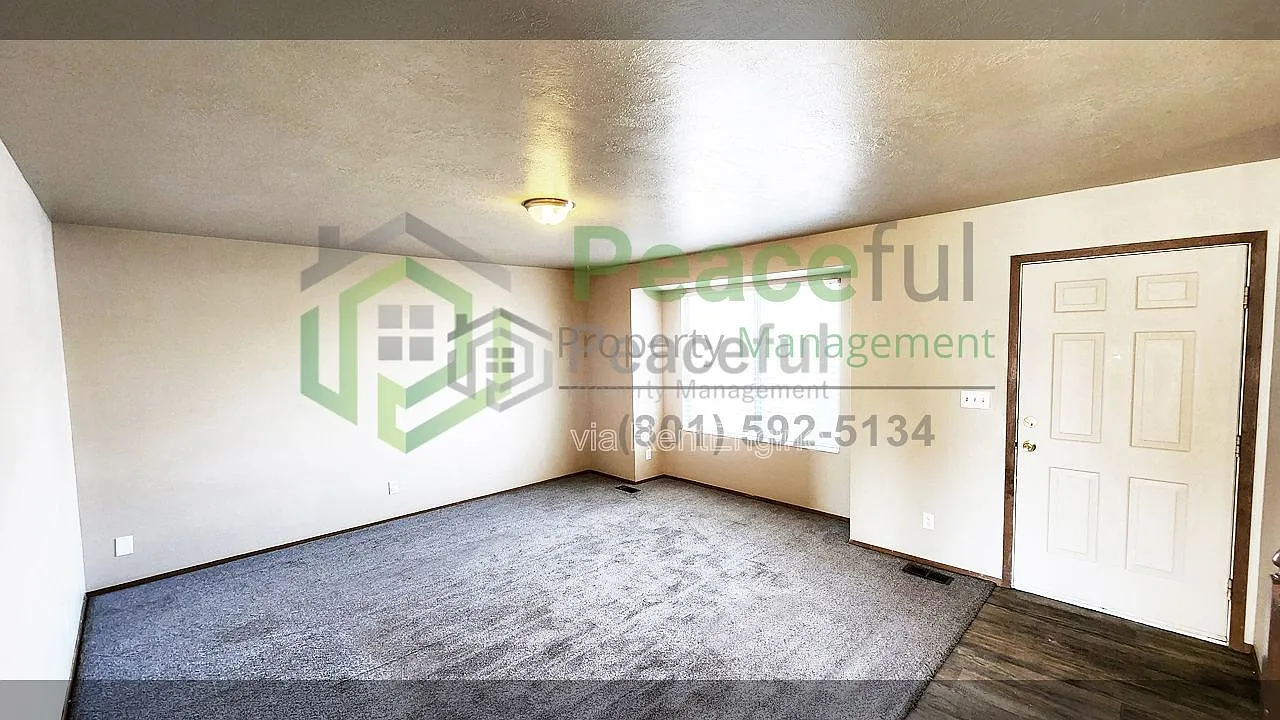 5 bed, 2.0 bath, 1044 sqft, $1,875 — Photo 2