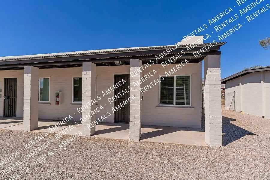 Charming 1 Bed / 1 Bath in Central Tucson — Photo 3