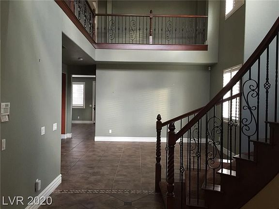 2nd image of 304 Via Di Citta Dr